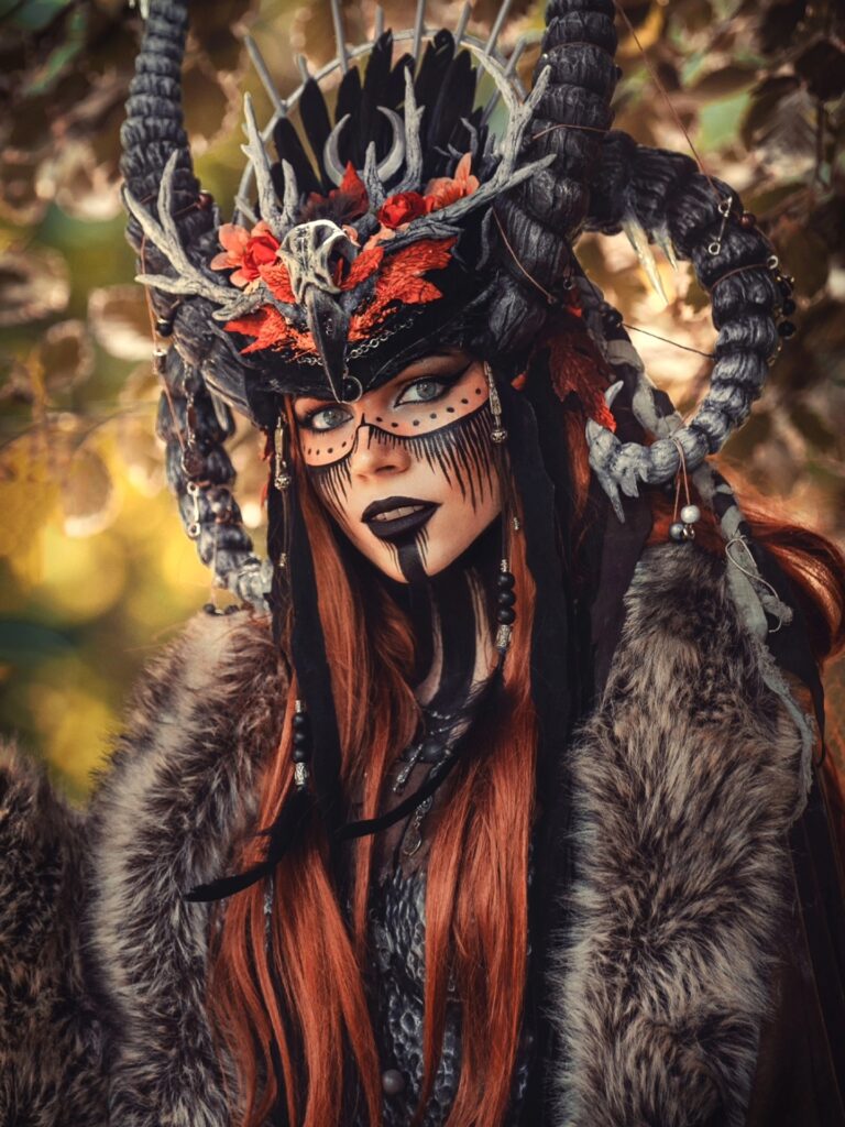 Dive into the magical world of Cinderys’ “Fall Oracle” cosplay — where striking makeup, layered textures, and autumn vibes create pure fantasy.