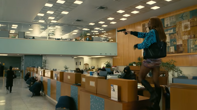 One Battle After Another mixes migration crisis, dark humour and stylised violence. We analyse where it hits hard, where it loses focus and who carries the film.